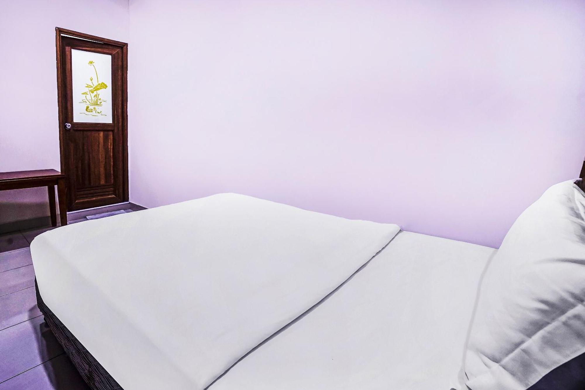 Hotel Night Queen Salak Tinggi Sepang Ngoại thất bức ảnh