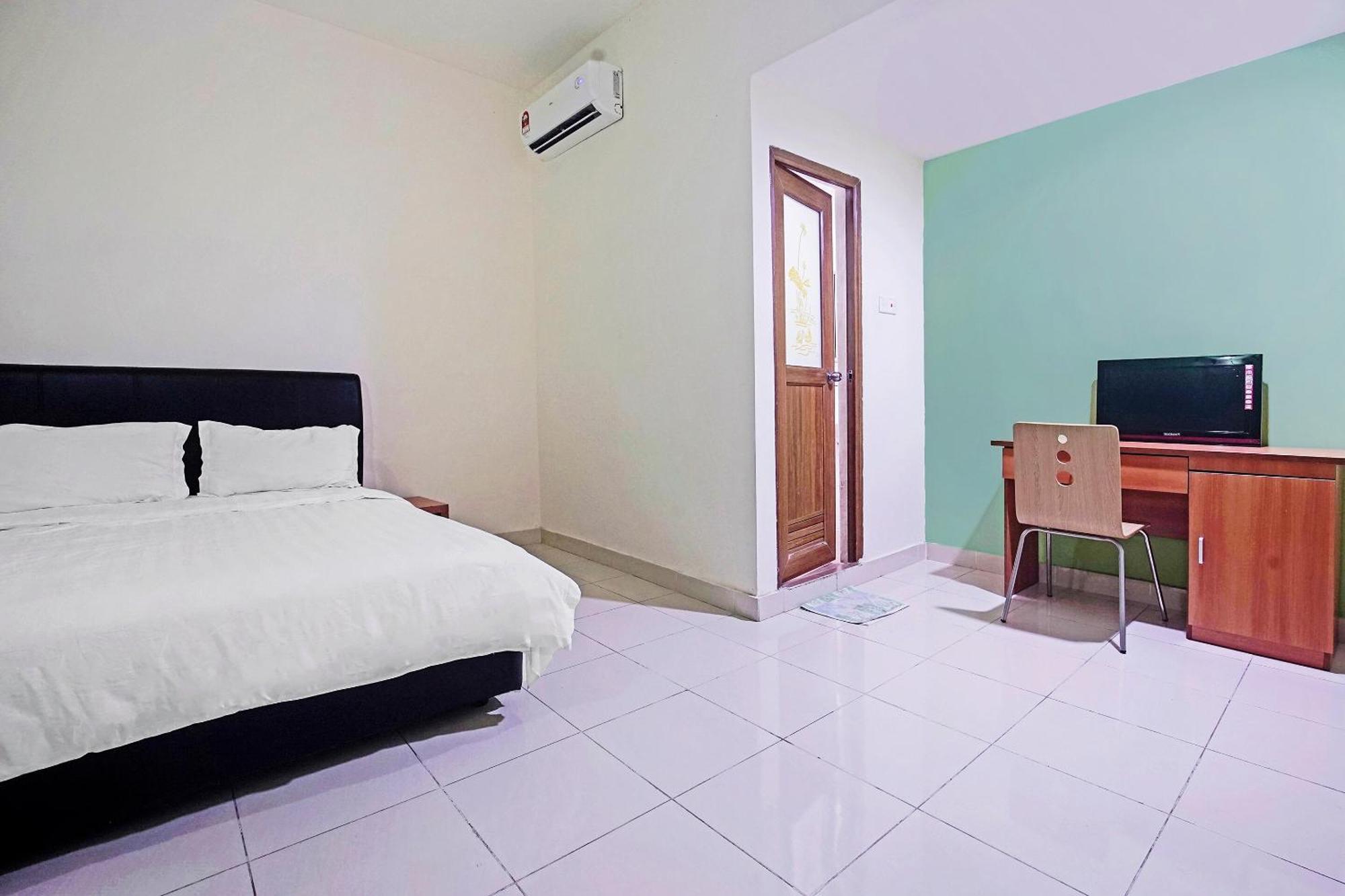 Hotel Night Queen Salak Tinggi Sepang Ngoại thất bức ảnh