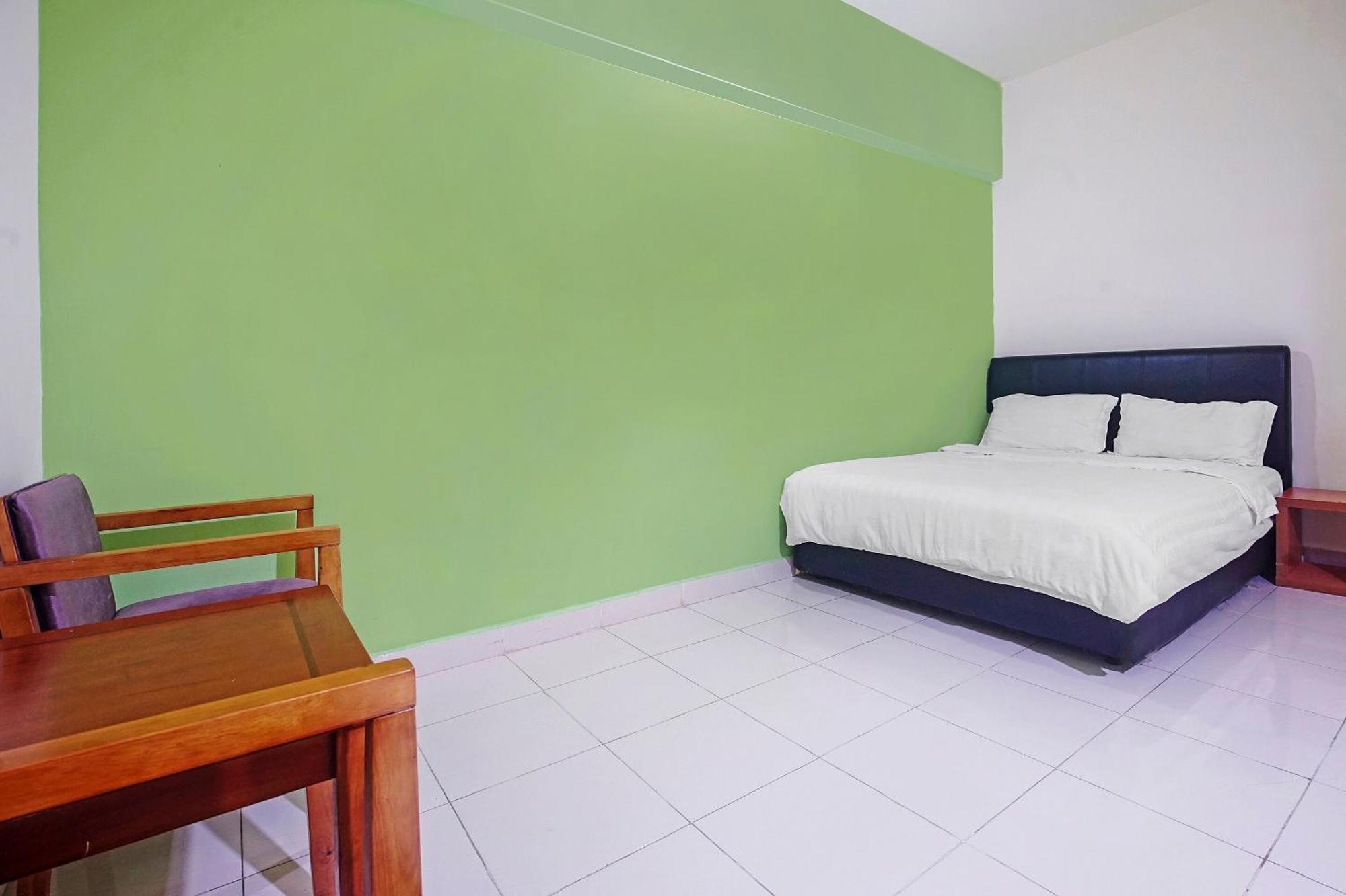 Hotel Night Queen Salak Tinggi Sepang Ngoại thất bức ảnh