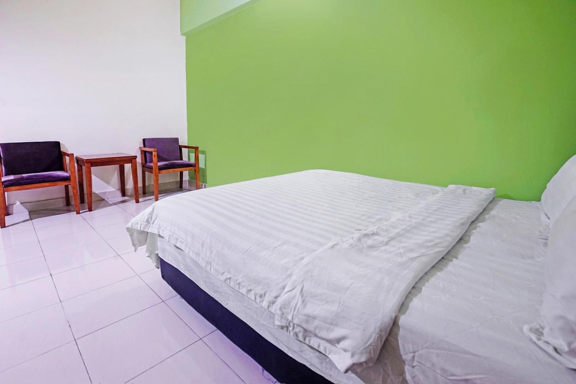 Hotel Night Queen Salak Tinggi Sepang Ngoại thất bức ảnh