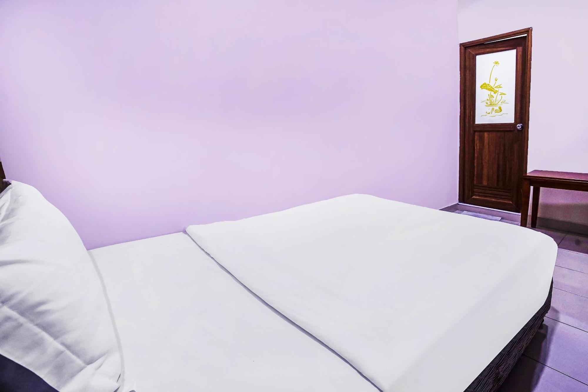 Hotel Night Queen Salak Tinggi Sepang Ngoại thất bức ảnh