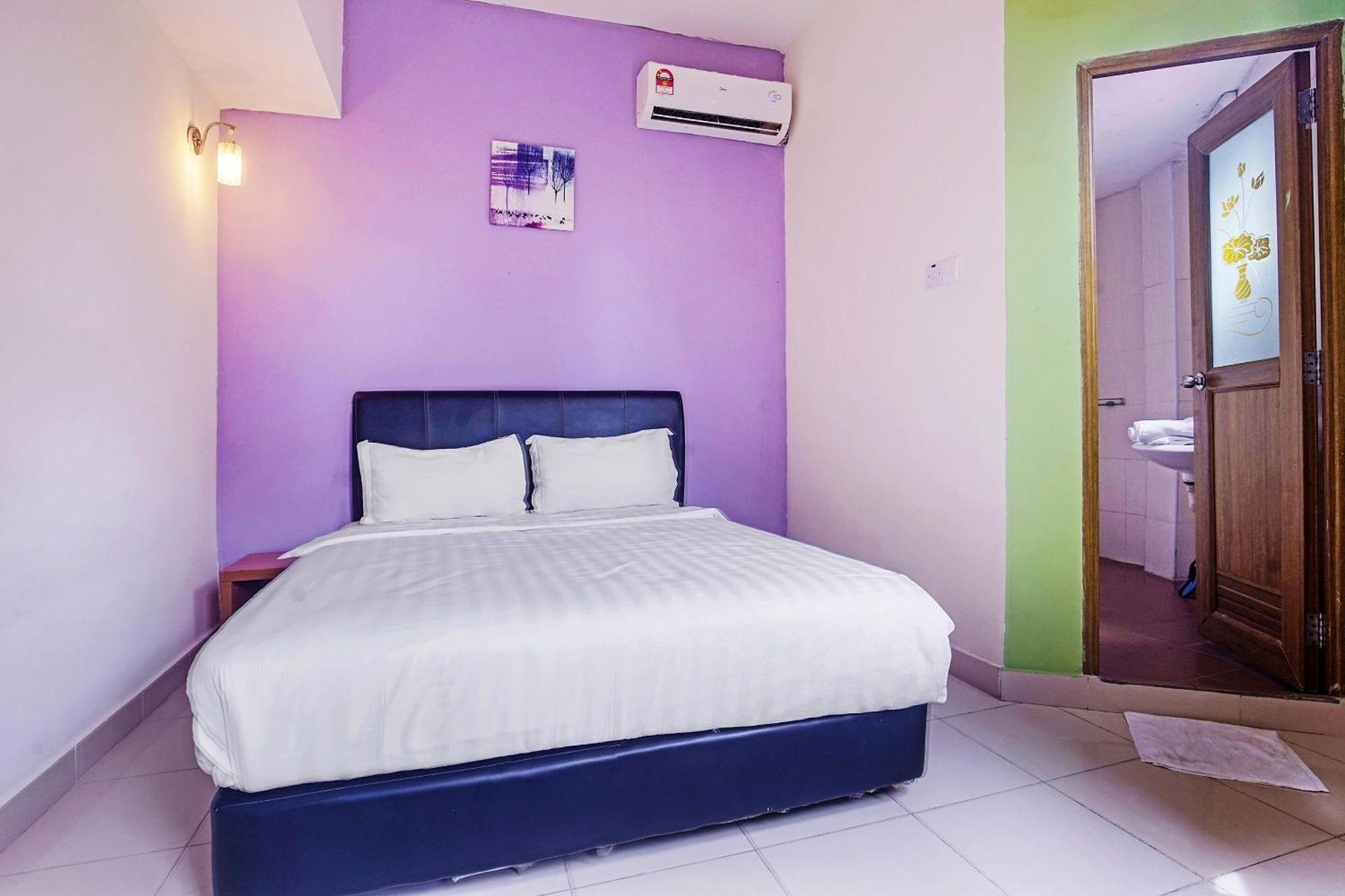 Hotel Night Queen Salak Tinggi Sepang Ngoại thất bức ảnh