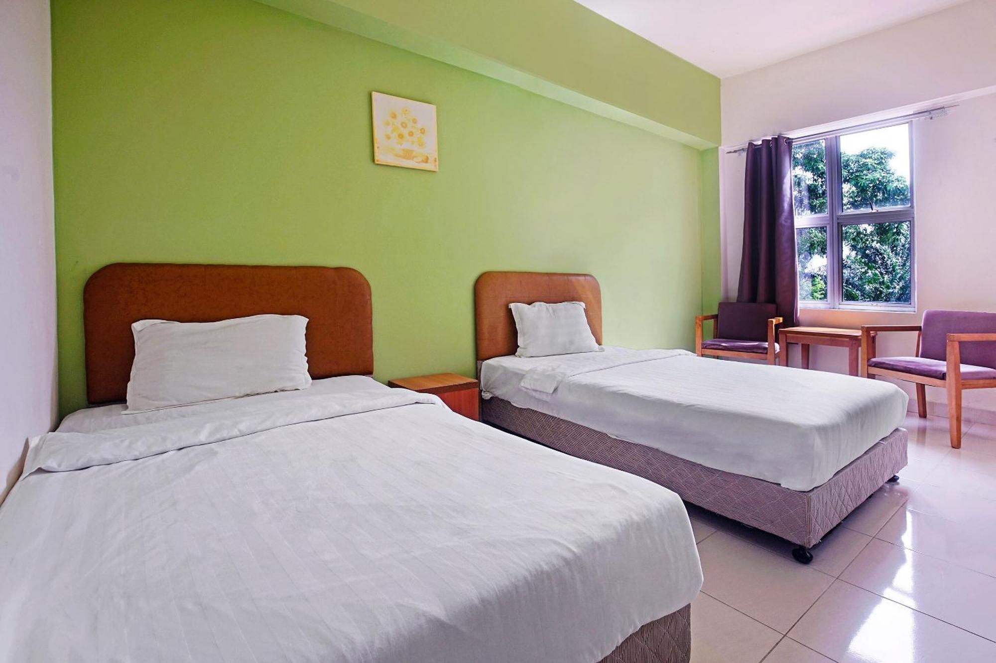 Hotel Night Queen Salak Tinggi Sepang Ngoại thất bức ảnh