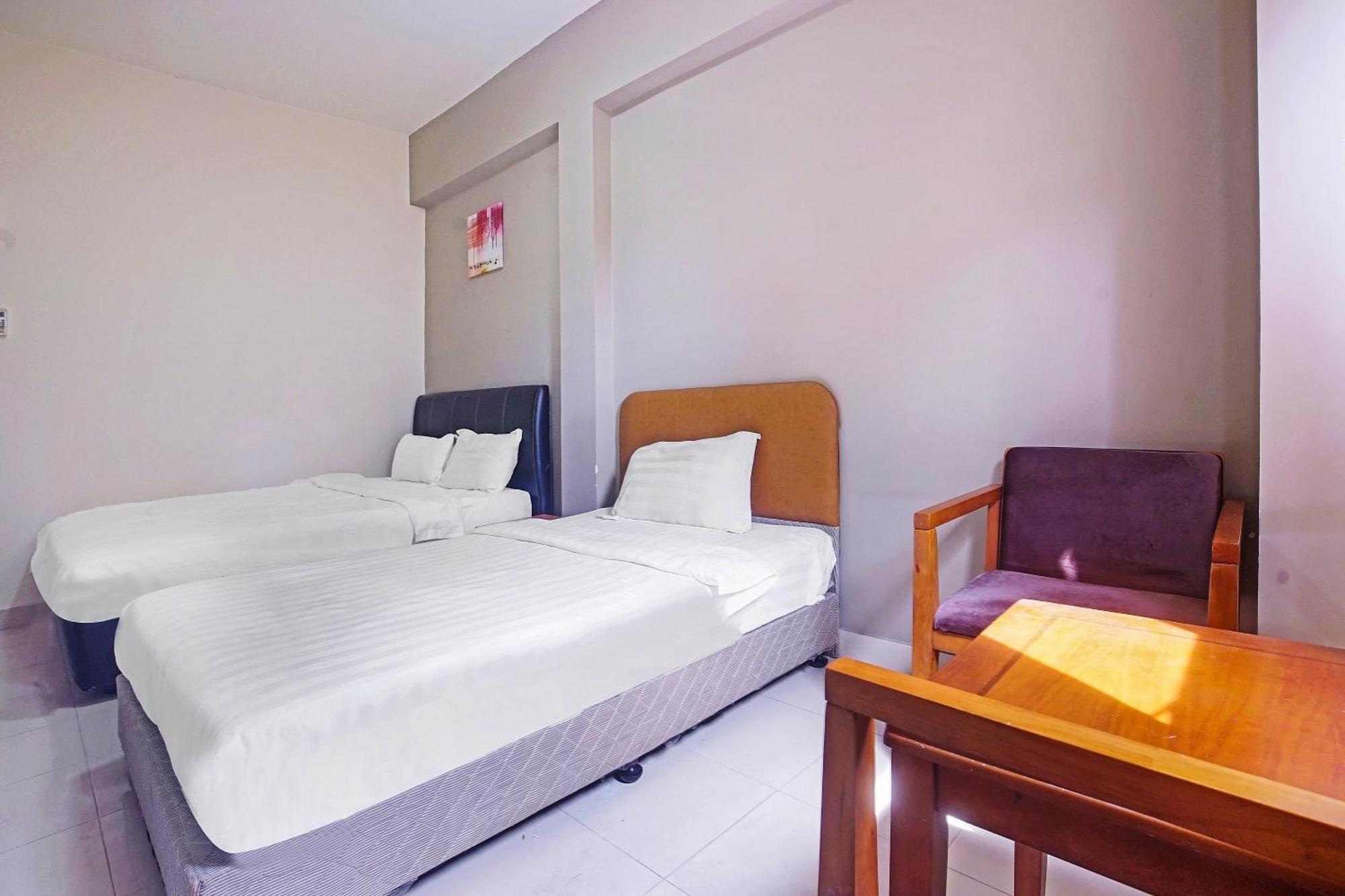Hotel Night Queen Salak Tinggi Sepang Ngoại thất bức ảnh