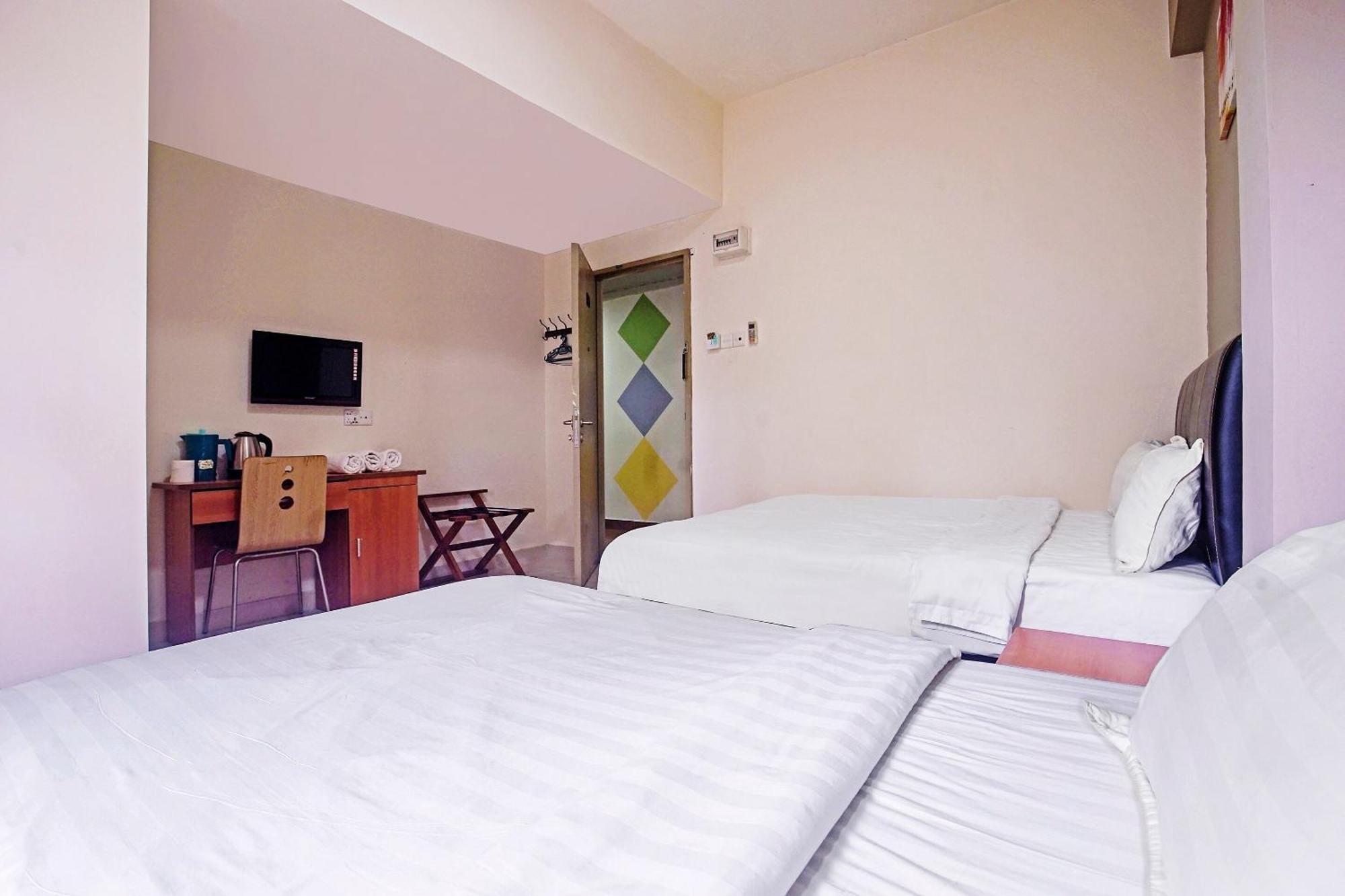 Hotel Night Queen Salak Tinggi Sepang Ngoại thất bức ảnh