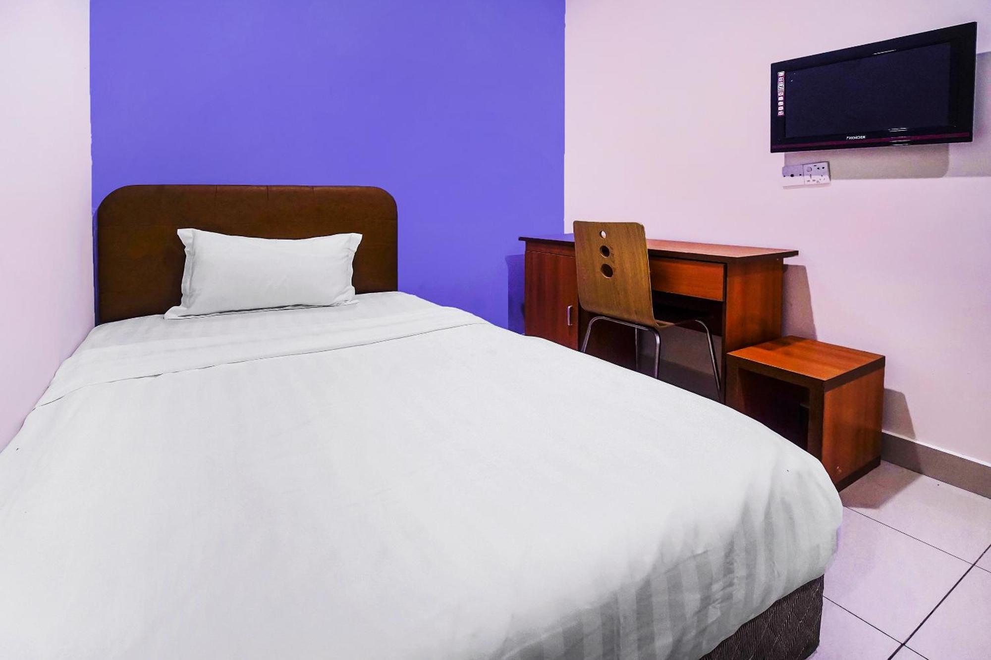 Hotel Night Queen Salak Tinggi Sepang Ngoại thất bức ảnh