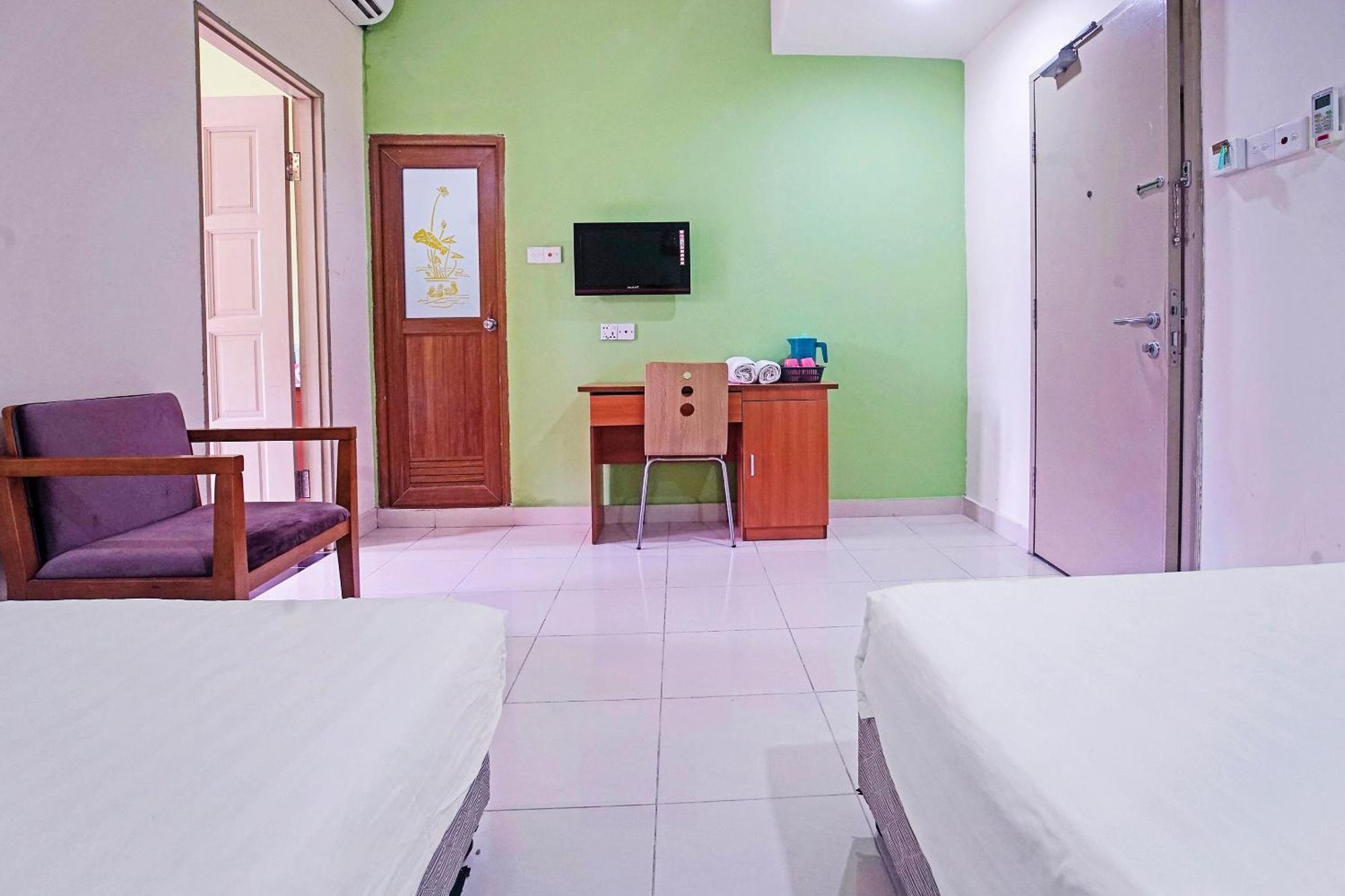 Hotel Night Queen Salak Tinggi Sepang Ngoại thất bức ảnh