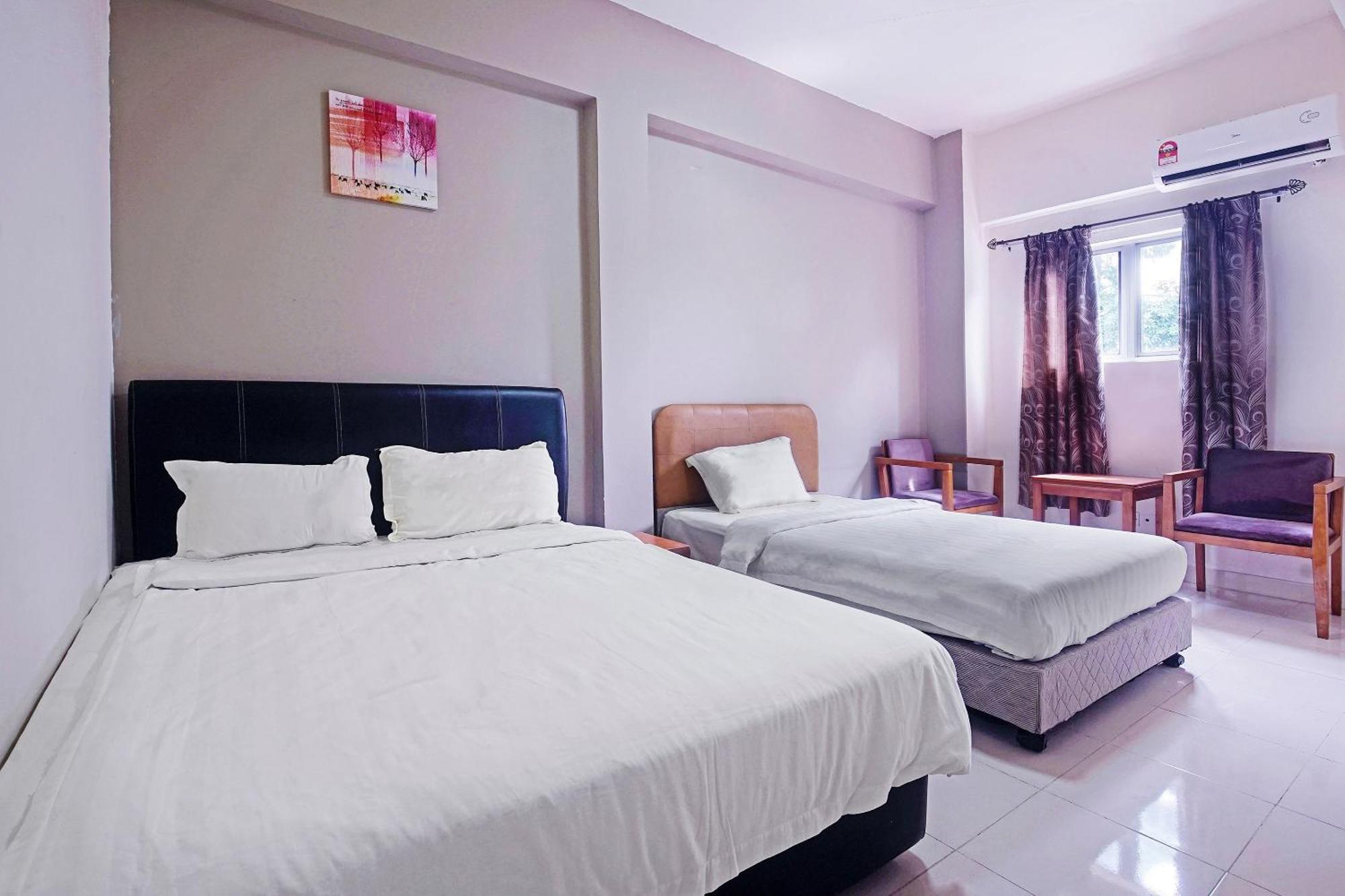 Hotel Night Queen Salak Tinggi Sepang Ngoại thất bức ảnh
