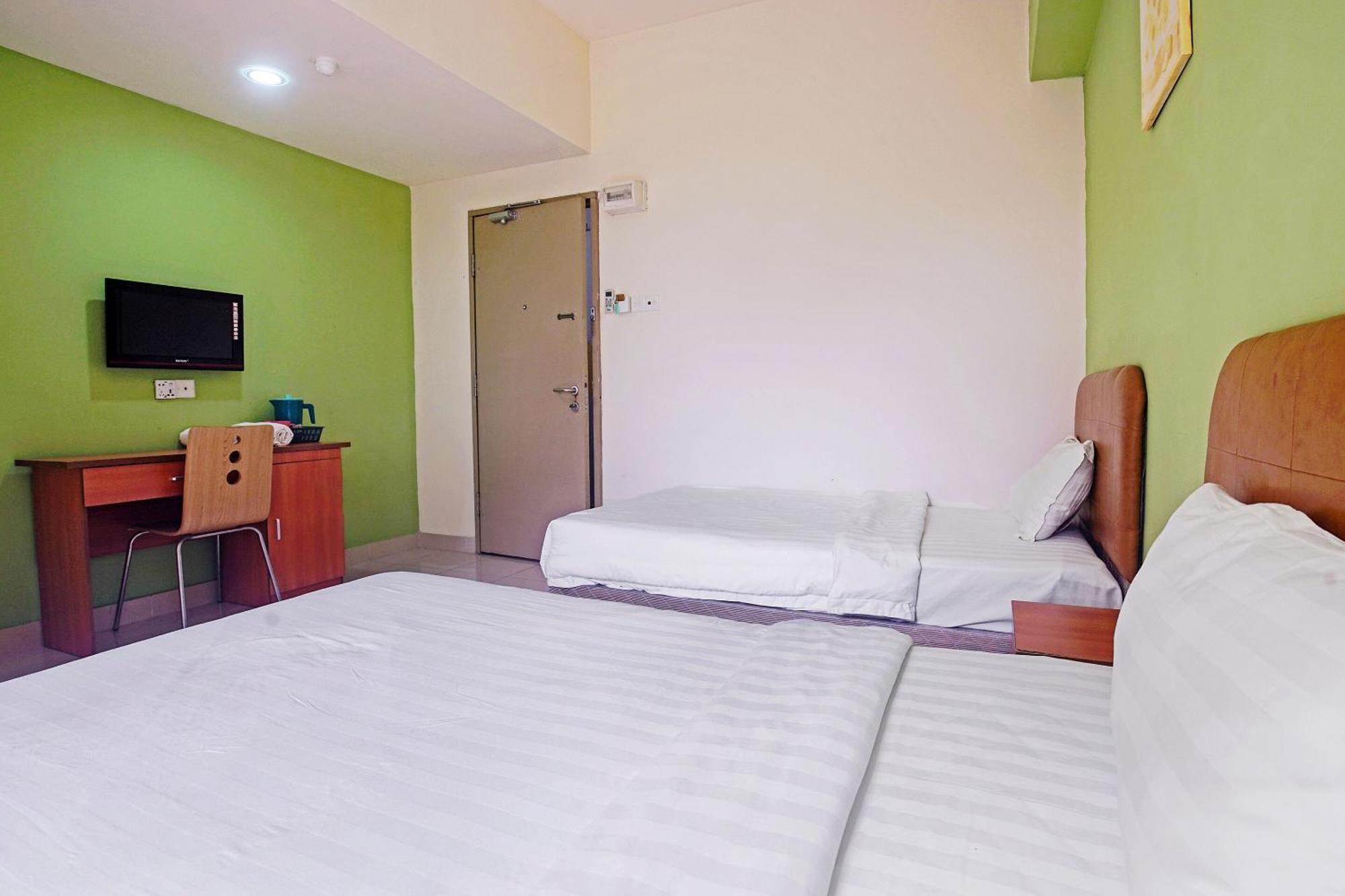 Hotel Night Queen Salak Tinggi Sepang Ngoại thất bức ảnh