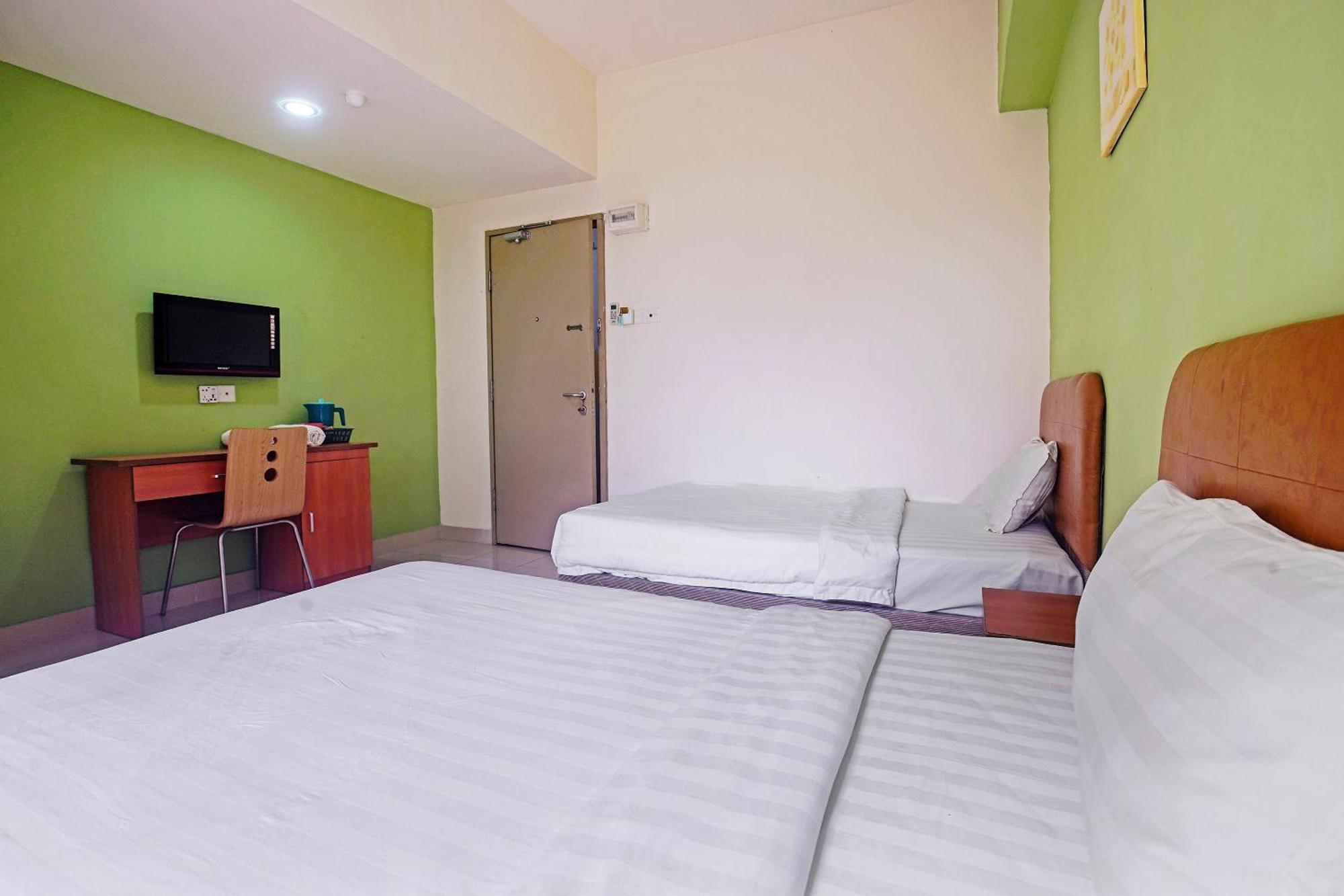 Hotel Night Queen Salak Tinggi Sepang Ngoại thất bức ảnh