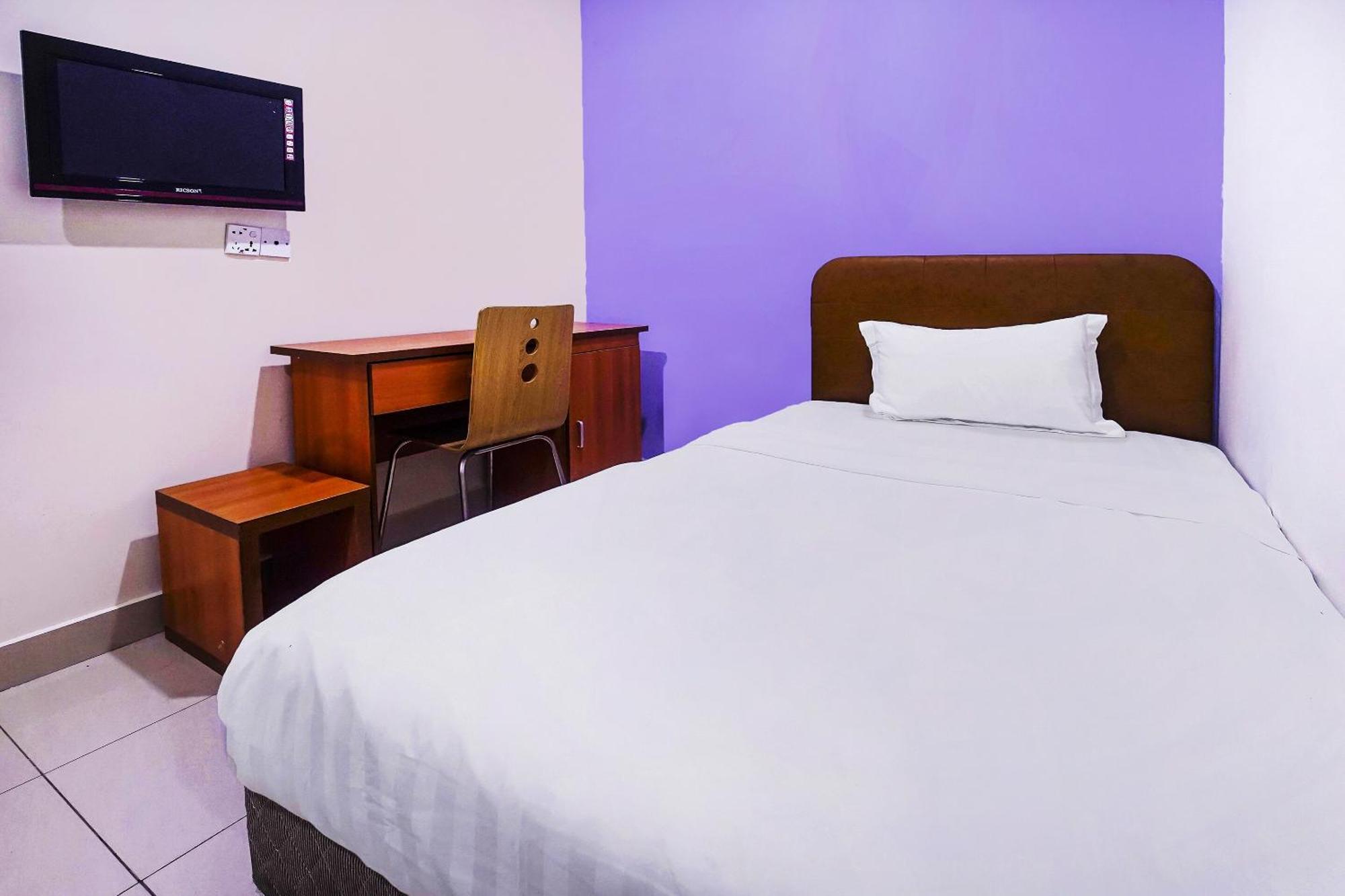 Hotel Night Queen Salak Tinggi Sepang Ngoại thất bức ảnh