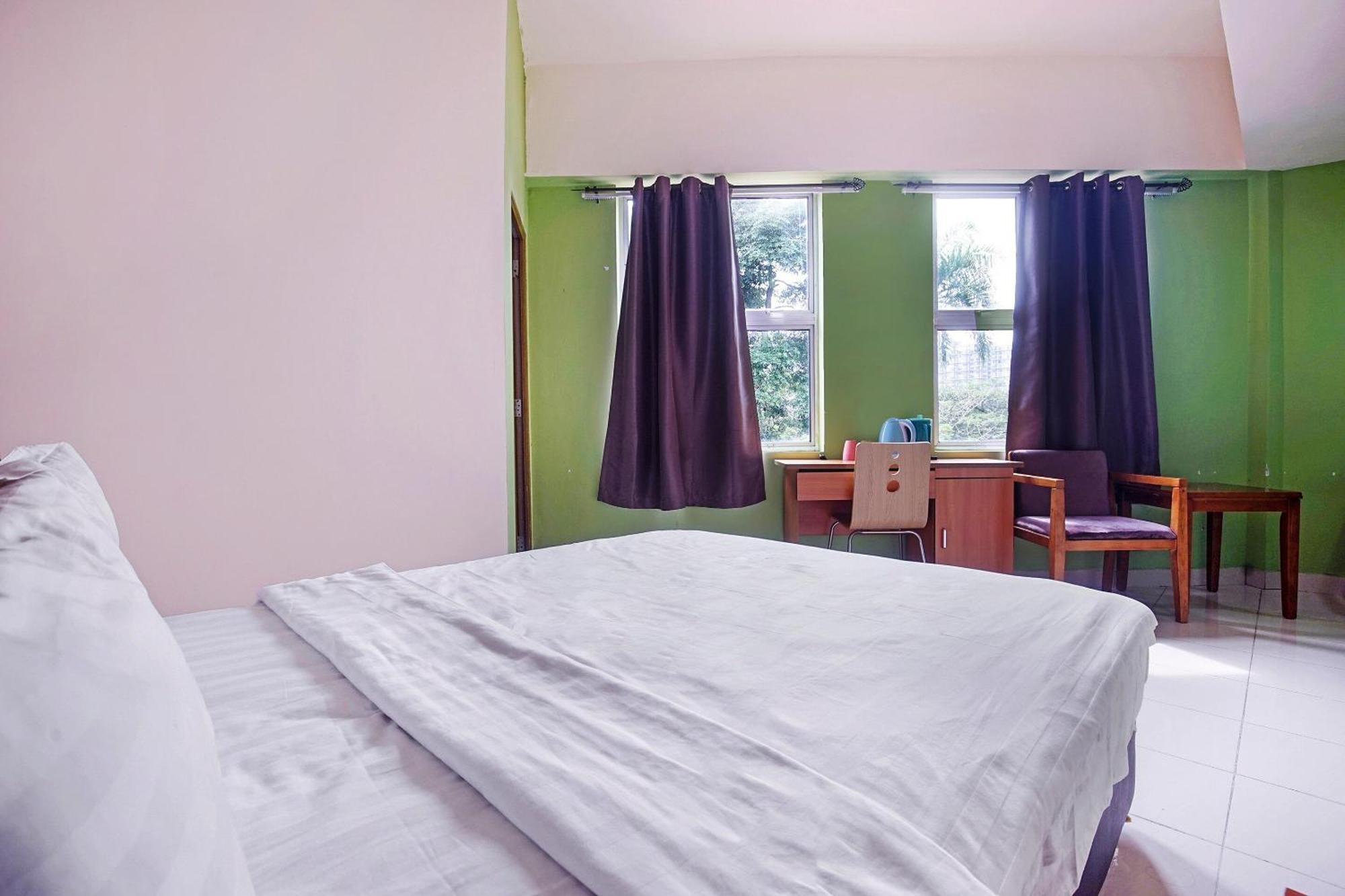Hotel Night Queen Salak Tinggi Sepang Ngoại thất bức ảnh