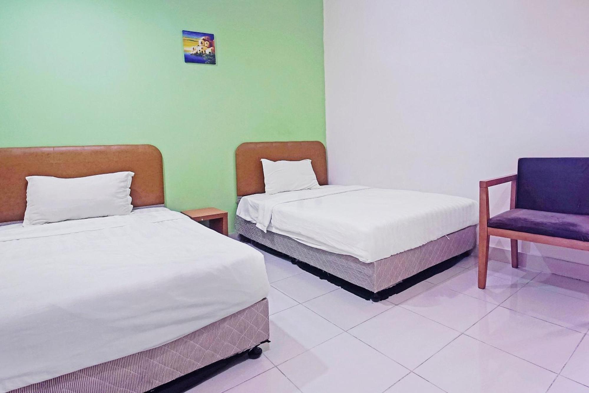 Hotel Night Queen Salak Tinggi Sepang Ngoại thất bức ảnh
