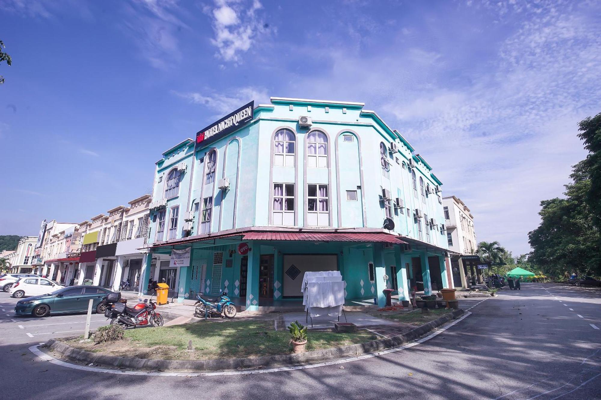 Hotel Night Queen Salak Tinggi Sepang Ngoại thất bức ảnh