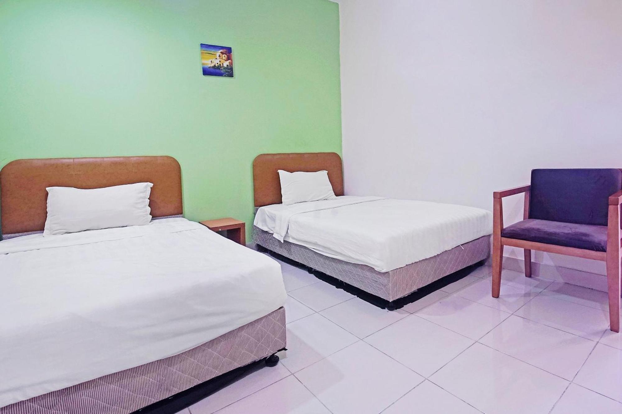Hotel Night Queen Salak Tinggi Sepang Ngoại thất bức ảnh