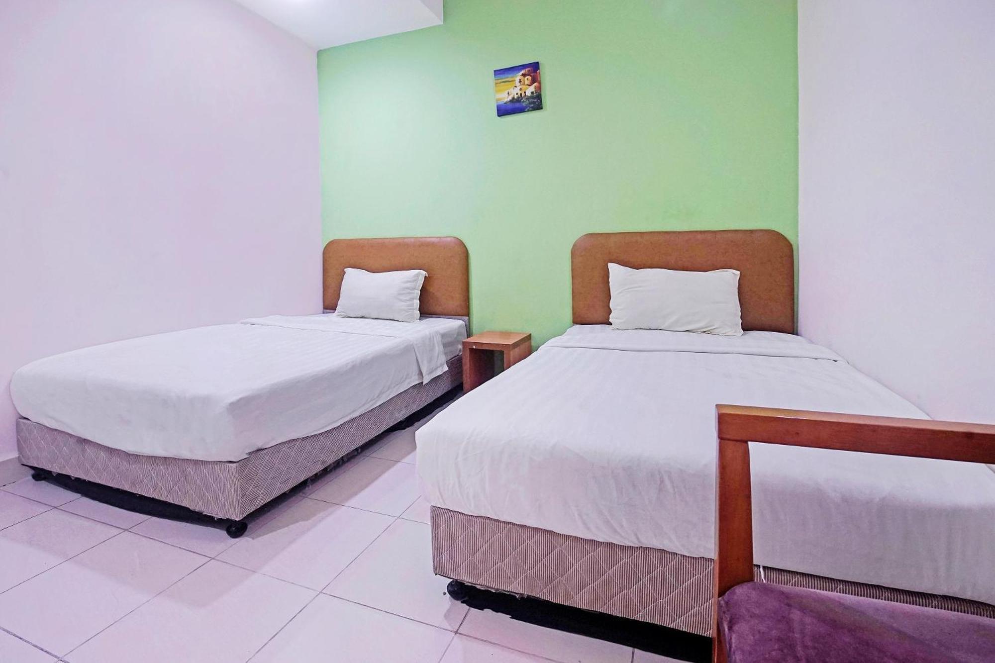 Hotel Night Queen Salak Tinggi Sepang Ngoại thất bức ảnh