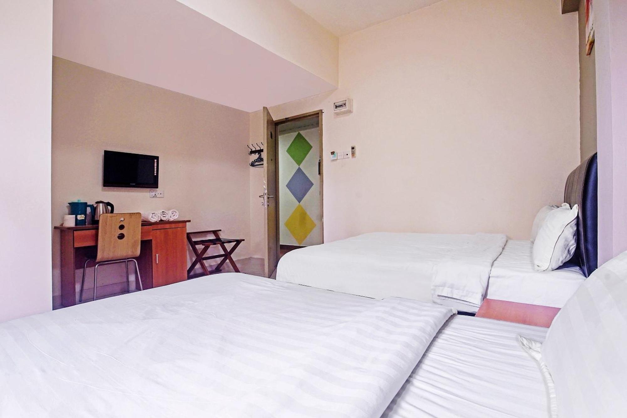 Hotel Night Queen Salak Tinggi Sepang Ngoại thất bức ảnh
